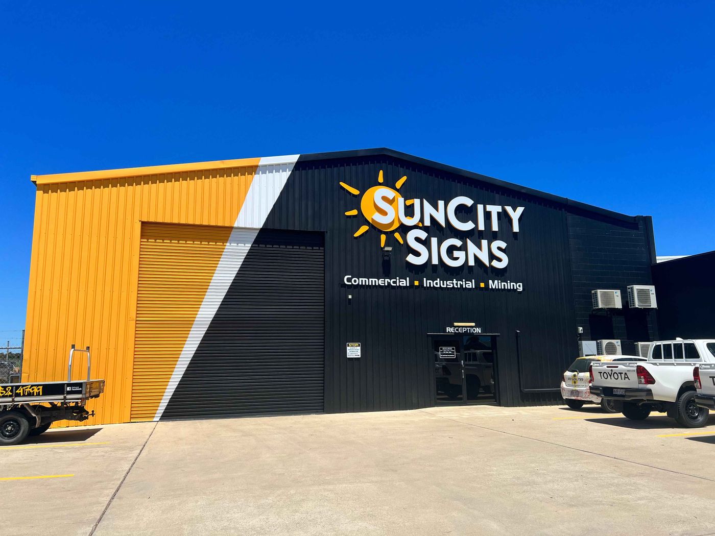 Sun City Signs image