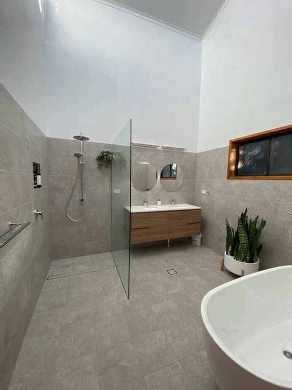 Aqua Bathroom Solutions image