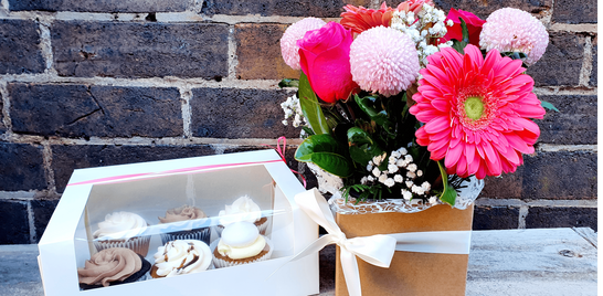 Flowers and Cupcakes, the perfect gift!